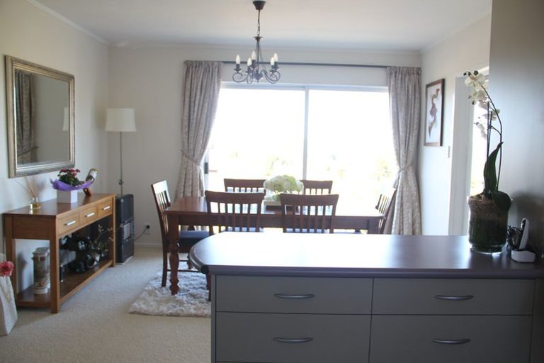 Photo of property in 50 Knightsbridge Drive, Forrest Hill, Auckland, 0620