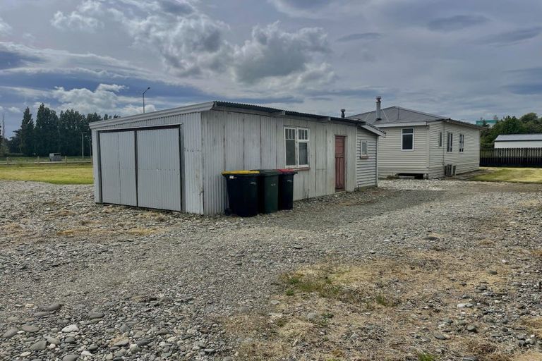 Photo of property in 50 Seaward Road, Edendale, 9825