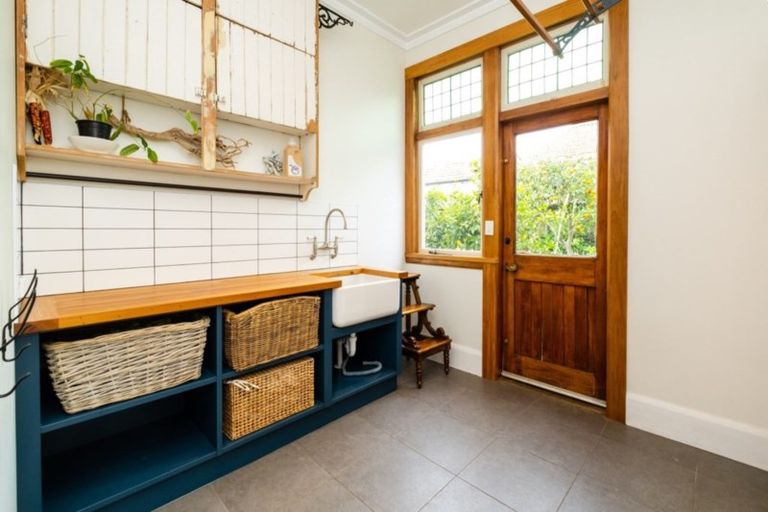 Photo of property in 28 Fitzroy Road, Bluff Hill, Napier, 4110