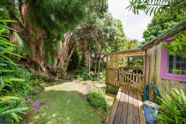 Photo of property in 289 Motutara Road, Muriwai, Waimauku, 0881