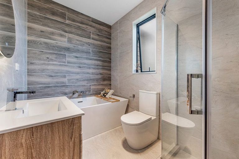 Photo of property in 2 Poutawa Lane, Clarks Beach, 2122