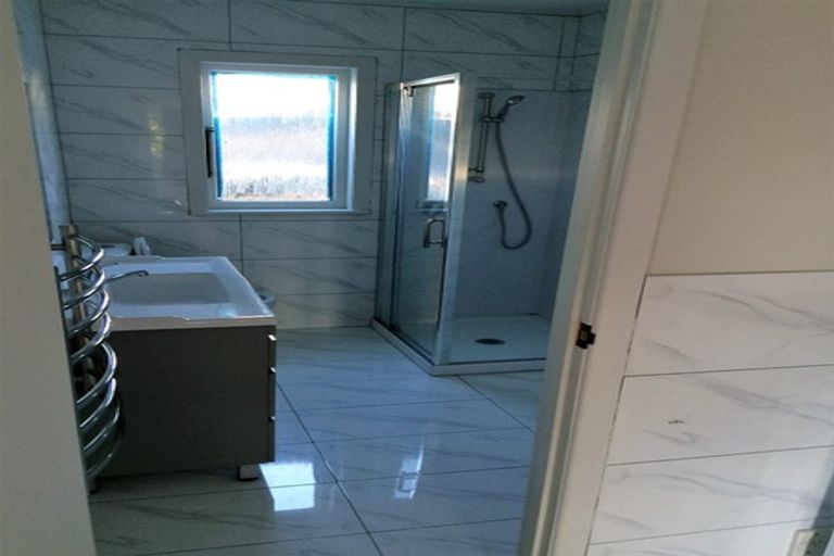 Photo of property in 60 Clayburn Road, Glen Eden, Auckland, 0602