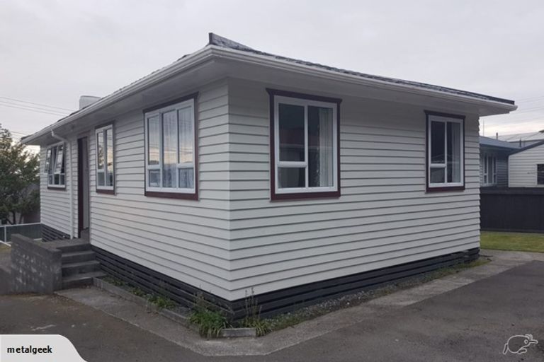 Photo of property in 19 Simons Street, Moturoa, New Plymouth, 4310