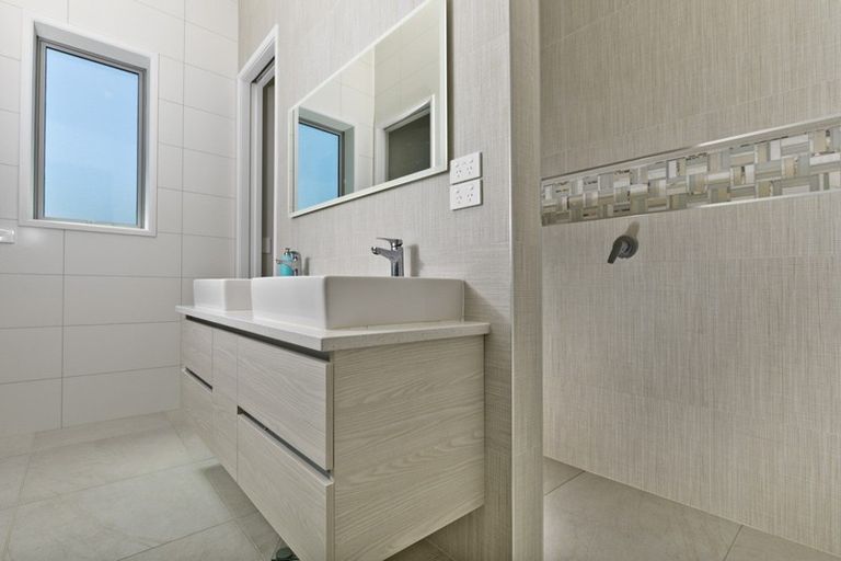 Photo of property in 110 Constable Road, Muriwai, Waimauku, 0881