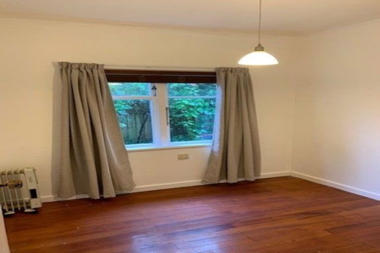 Photo of property in 121 Karori Road, Karori, Wellington, 6012