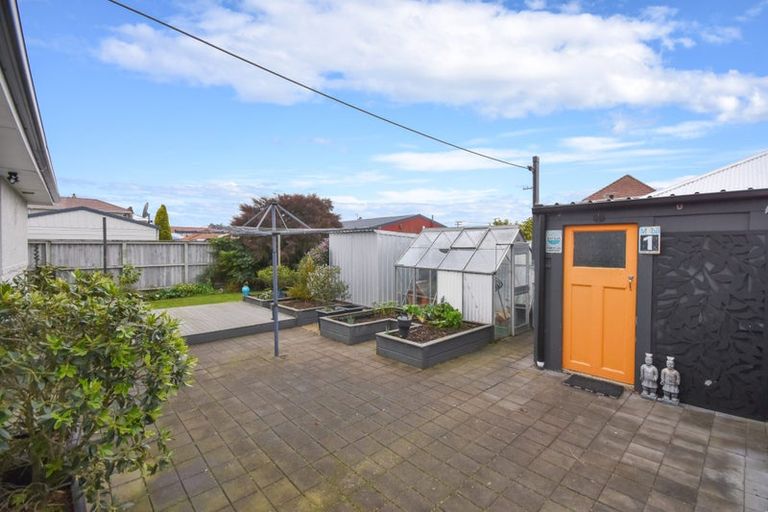 Photo of property in 141 Macandrew Road, South Dunedin, Dunedin, 9012