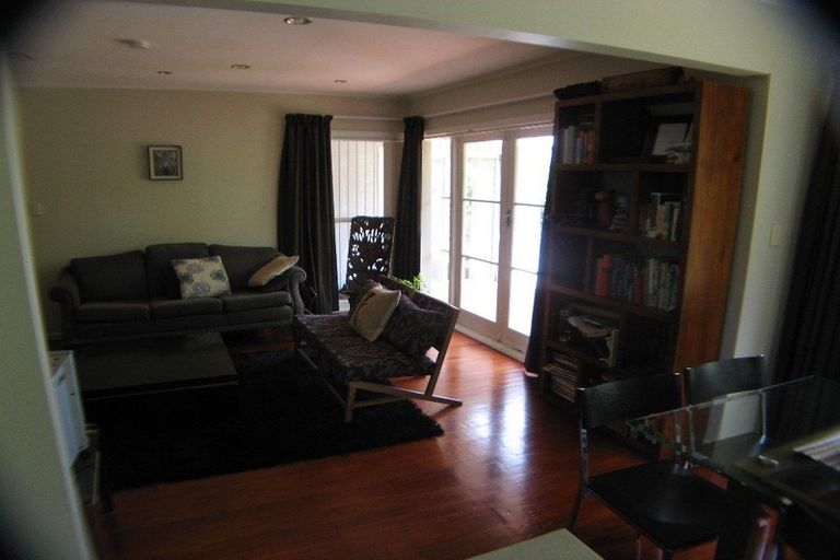 Photo of property in 19 Woodstock Road, Forrest Hill, Auckland, 0620