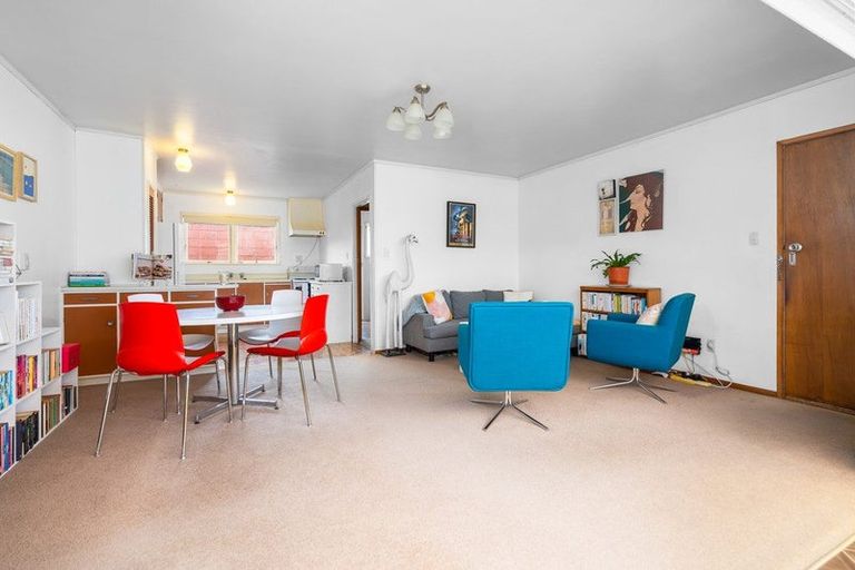 Photo of property in 2/92 Mill Road, Kensington, Whangarei, 0112