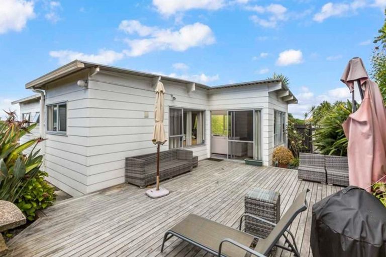 Photo of property in 16 Grenada Avenue, Forrest Hill, Auckland, 0620