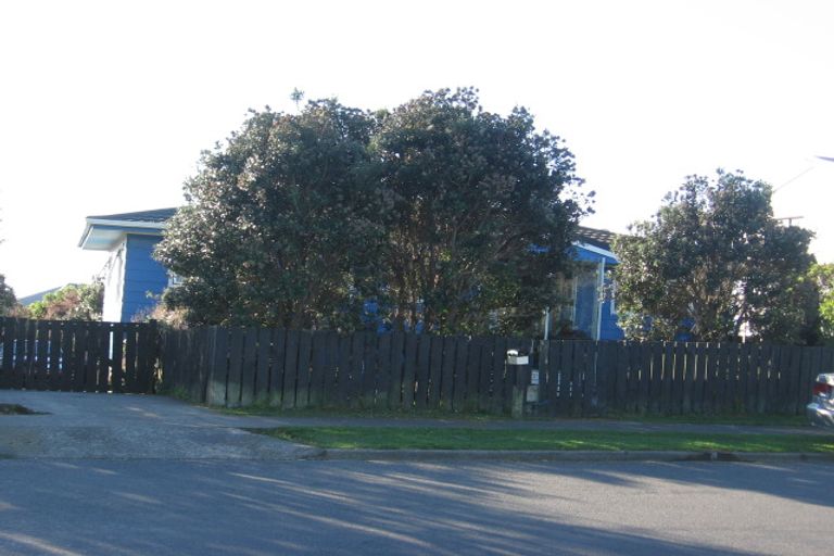 Photo of property in 116 Pikarere Street, Titahi Bay, Porirua, 5022