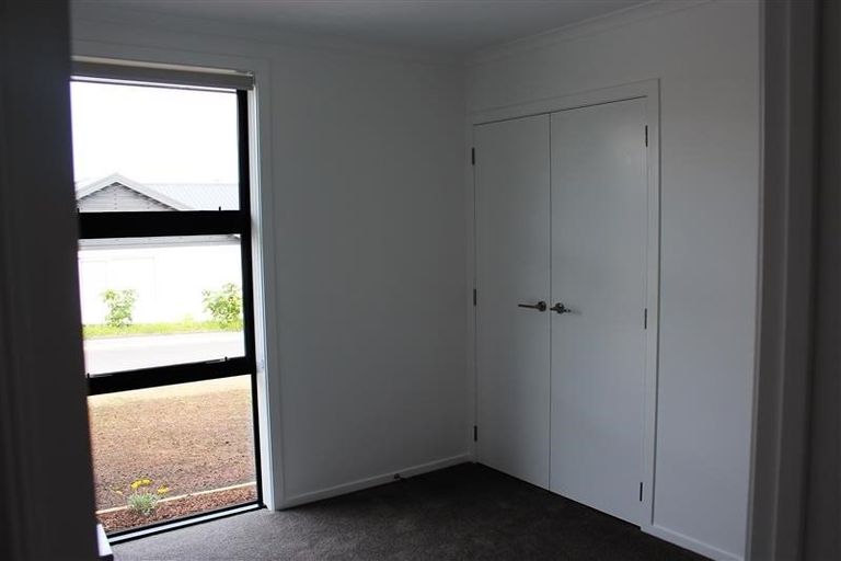 Photo of property in 4/31 Links Drive, Waiwhakaiho, New Plymouth, 4312