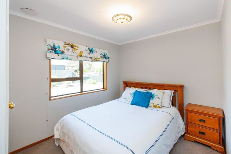 Photo of property in 96 John F Kennedy Drive, Milson, Palmerston North, 4414