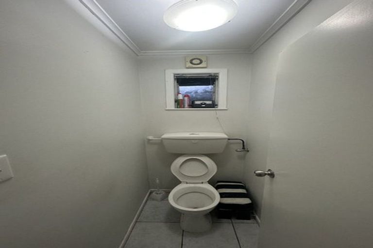 Photo of property in 25 Ellice Road, Totara Vale, Auckland, 0629