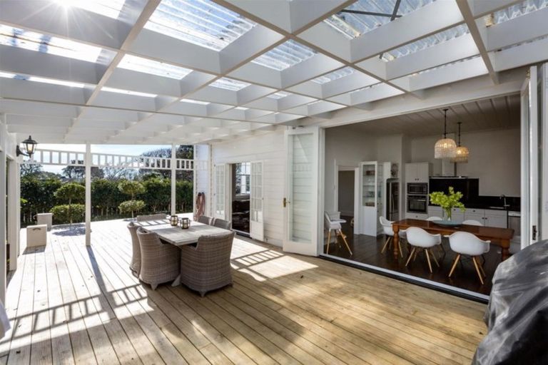 Photo of property in 100 Belt Road, New Plymouth, 4310