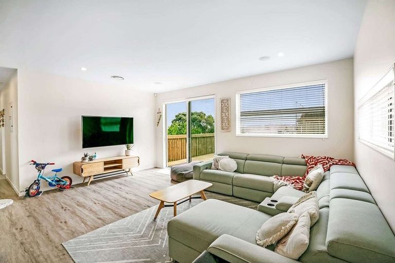 Photo of property in 103e Woodglen Road, Glen Eden, Auckland, 0602