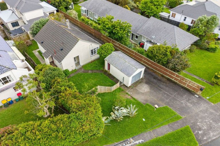 Photo of property in 1/15 Otakau Road, Milford, Auckland, 0620
