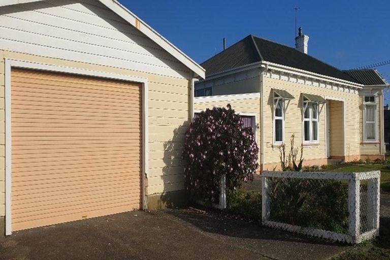 Photo of property in 18 Bear Street, Waverley, 4510