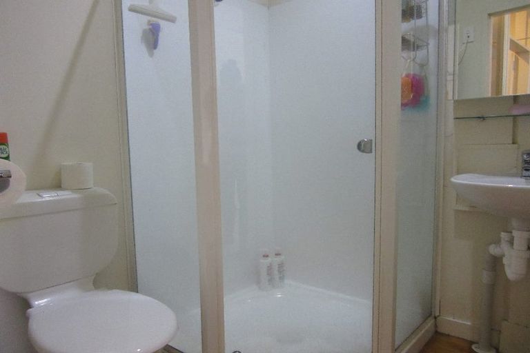 Photo of property in Endeavour Apartments, 19/125 Thorndon Quay, Pipitea, Wellington, 6011