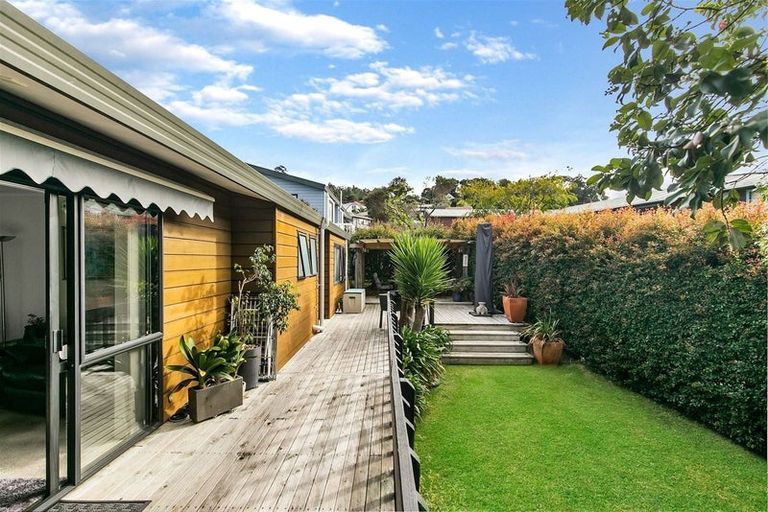 Photo of property in 2/6 Fernlea Rise, Bayview, Auckland, 0629