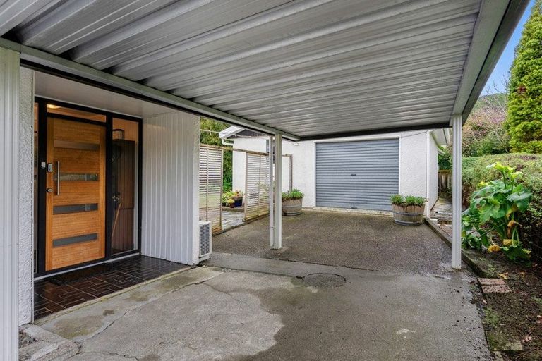 Photo of property in 35 Pehi Kupa Street, Waikanae, 5036