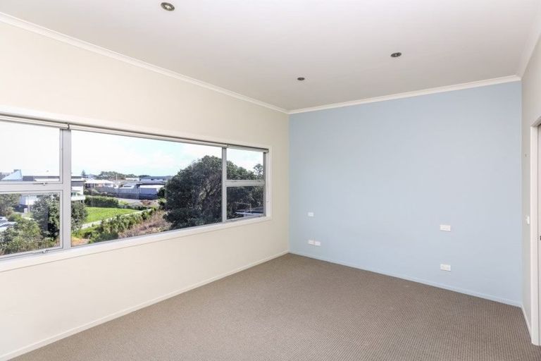 Photo of property in The Strand, 7/16 Ronald Street, Strandon, New Plymouth, 4312
