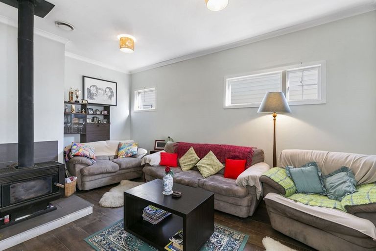 Photo of property in 14 Rua Street, Lyall Bay, Wellington, 6022