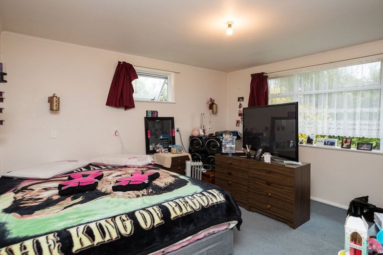 Photo of property in 14 Woburn Place, Takaro, Palmerston North, 4412