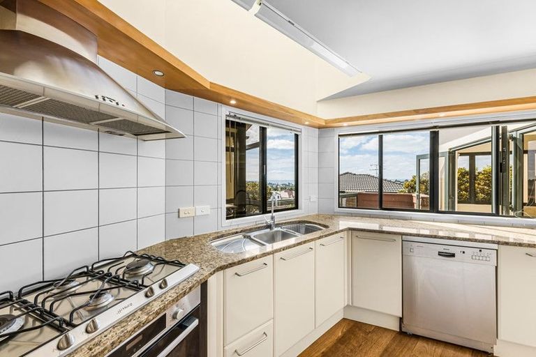 Photo of property in 9 St Clair Place, Browns Bay, Auckland, 0630