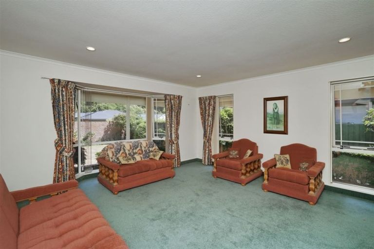 Photo of property in 15 Basil Place, Mount Pleasant, Christchurch, 8081