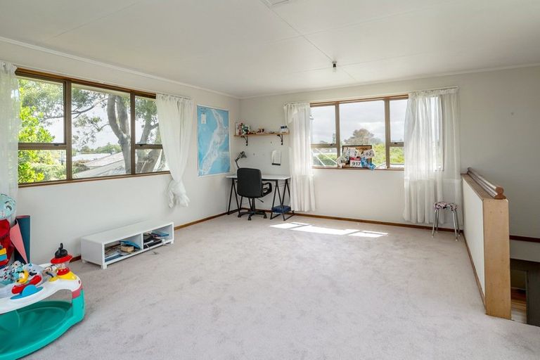 Photo of property in 27 Wavell Crescent, Lansdowne, Masterton, 5810