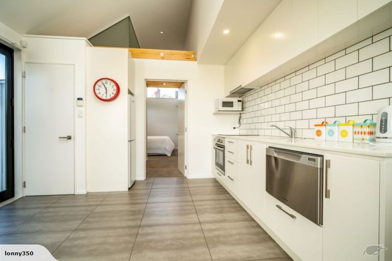 Photo of property in 1036i Colombo Street, St Albans, Christchurch, 8014