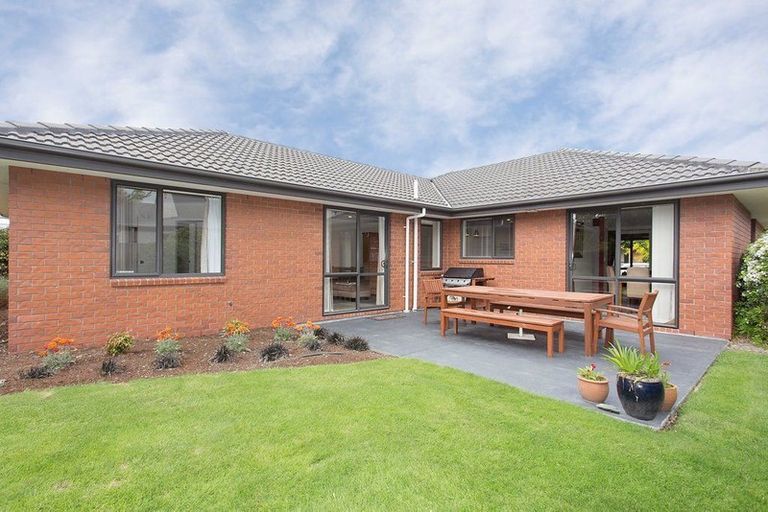 Photo of property in 11 Parkside Crescent, Northwood, Christchurch, 8051