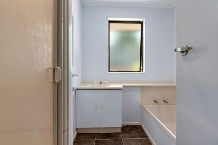 Photo of property in 2/15 Flavia Close, Torbay, Auckland, 0630