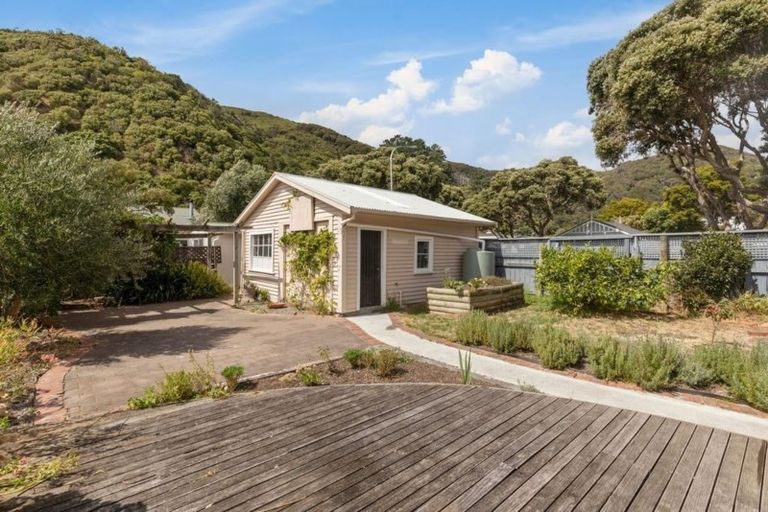 Photo of property in 97 Oroua Street, Eastbourne, Lower Hutt, 5013