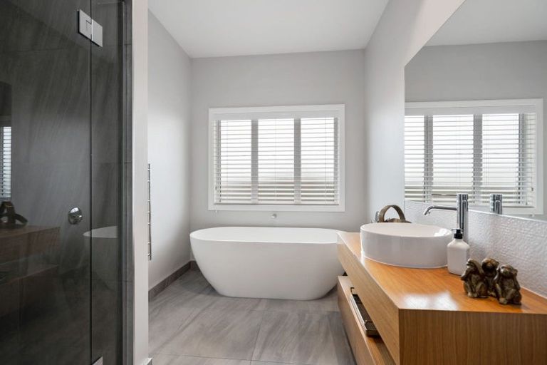 Photo of property in 14 Summerfield Way, Parahaki, Whangarei, 0112