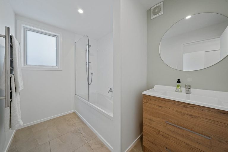 Photo of property in 2/90 Howard Road, Point Howard, Lower Hutt, 5013