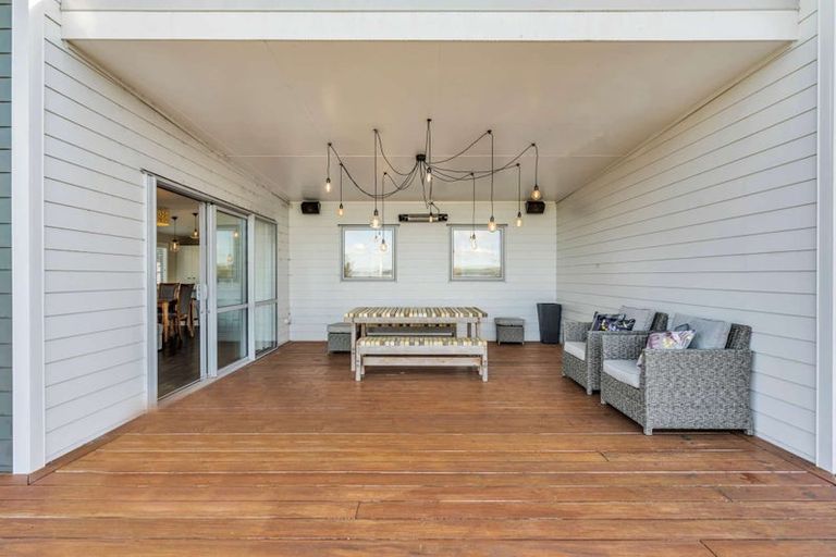 Photo of property in 18 Mariner Cove Road, Tinopai, Matakohe, 0593