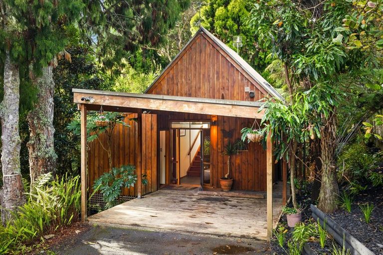 Photo of property in 2/113 Daffodil Street, Titirangi, Auckland, 0604