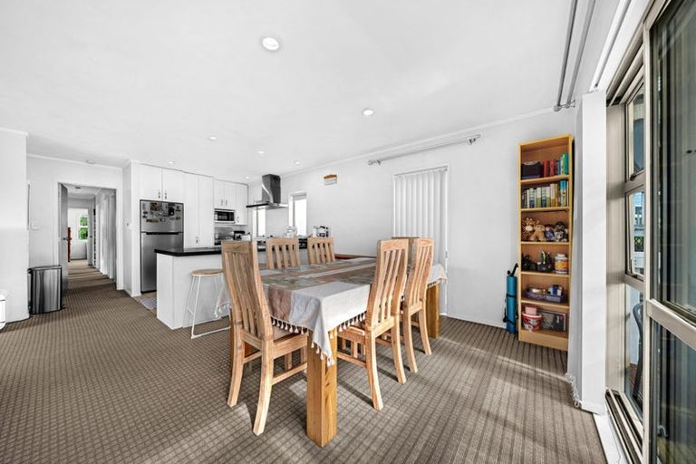 Photo of property in 2 Talmar Place, Massey, Auckland, 0614