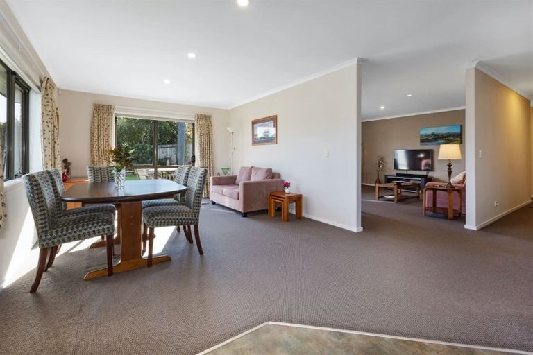 Photo of property in 10 Paparoa Crescent, Aotea, Porirua, 5024