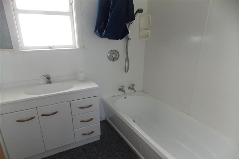 Photo of property in 19 Great North Road, Saint Johns Hill, Whanganui, 4501