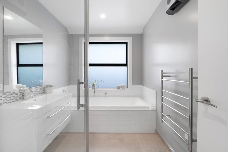 Photo of property in 12 Overton Place, Prebbleton, 7604