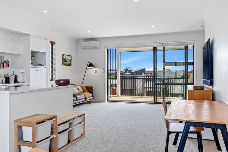 Photo of property in 16 Raranga Lane, Hobsonville, Auckland, 0616