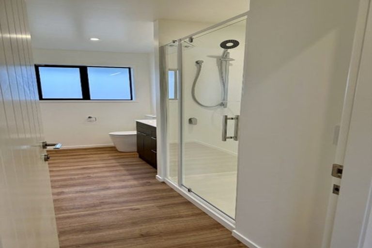 Photo of property in 24 Pahiki Crescent, Levin, 5510