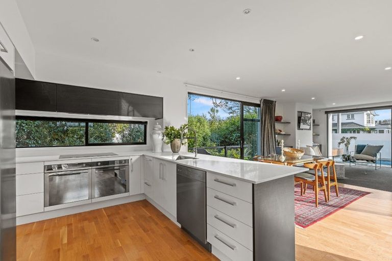 Photo of property in 62 Straven Road, Fendalton, Christchurch, 8014