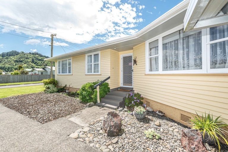 Photo of property in 2 Borlase Place, Aramoho, Whanganui, 4500