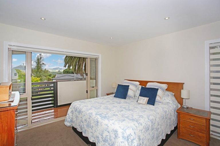 Photo of property in 10 Coulthard Terrace, Opaheke, Papakura, 2113