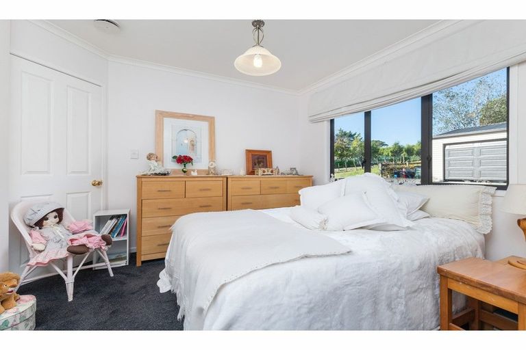 Photo of property in 6 Raukawa Grove, Waiuku, 2123