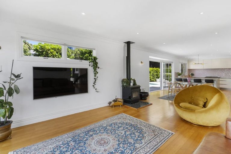 Photo of property in 16 Fenton Terrace, Cockle Bay, Auckland, 2014