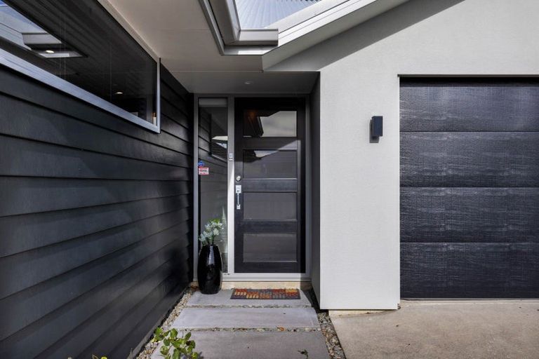 Photo of property in 17a Heta Road, Highlands Park, New Plymouth, 4312